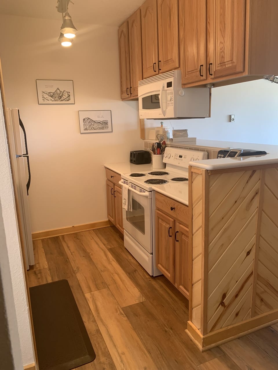 Fully stocked kitchen. Coffee pot and Keurig available.