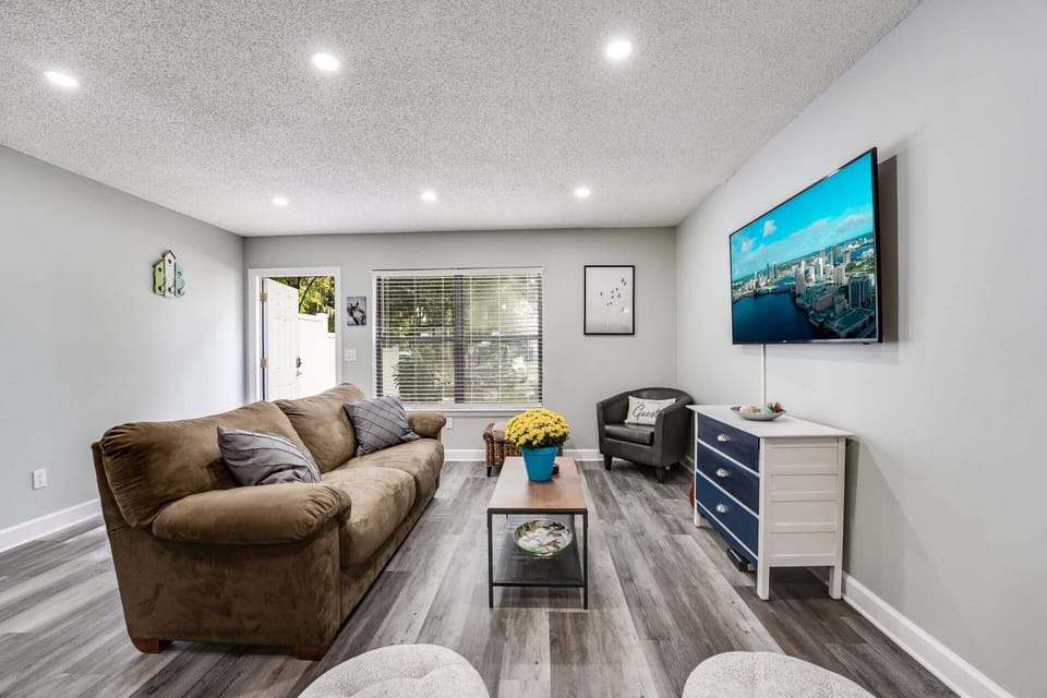 Come on in and hang out for a bit!