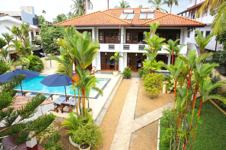 Sky and Sand Guesthouse, Main building with 6 Rooms, Garden and Pool