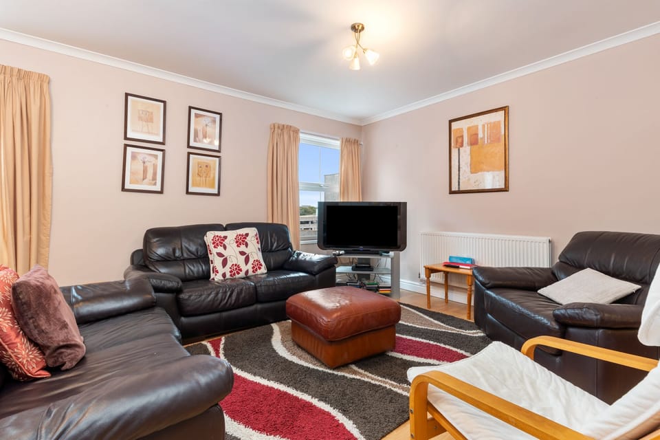 Lovely Apartment, Close to Beaches, Harbour and Town Centre
