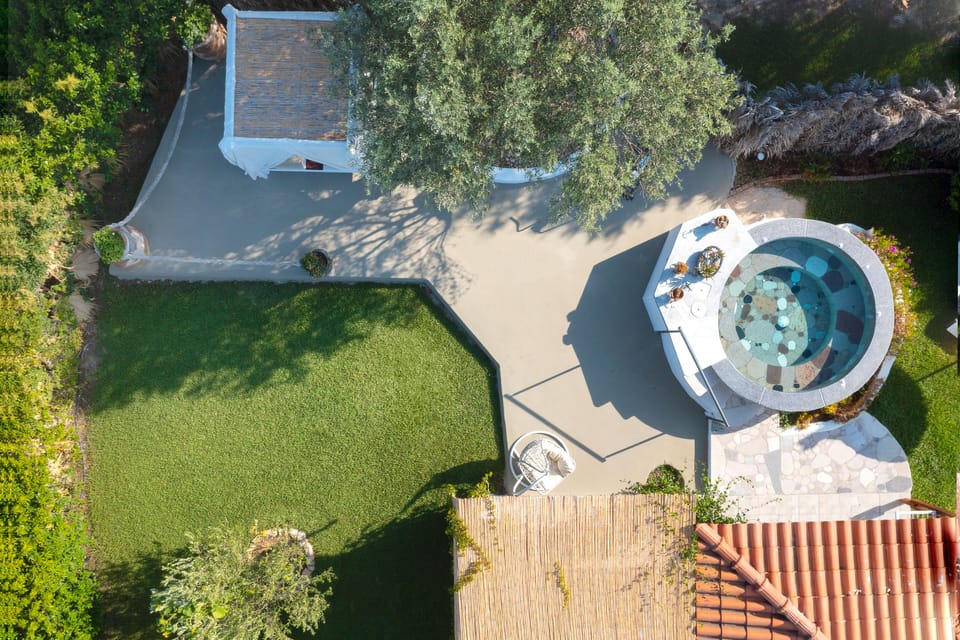 SUITE aerial photo of the private garden 