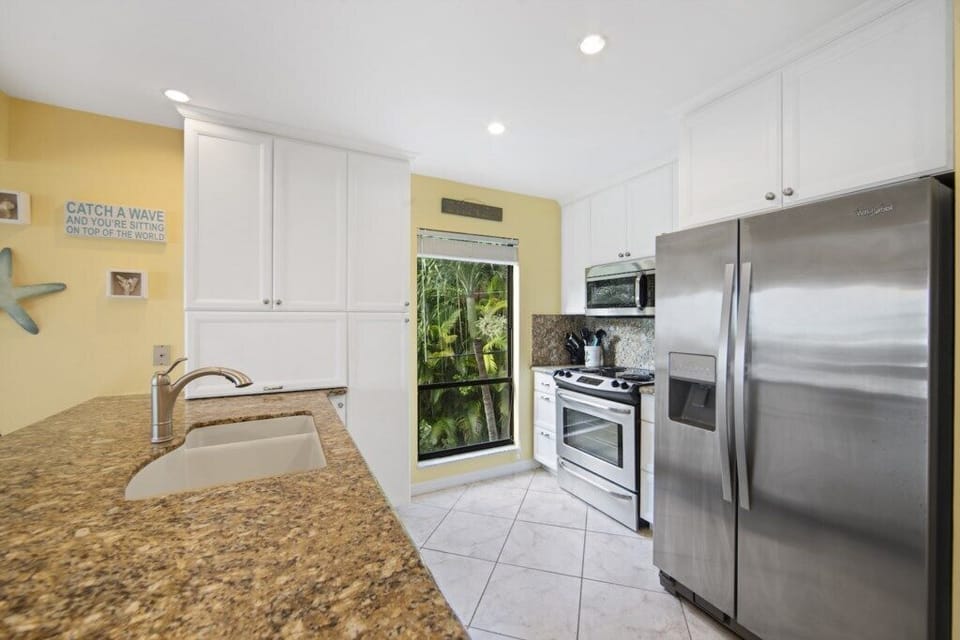 Kitchen 1b.jpg