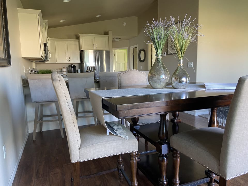 A space to have a nice family breakfast or dinner. 