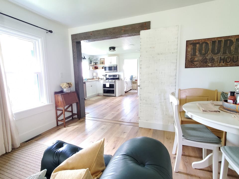 Open floor plan, living room looking into kitchen