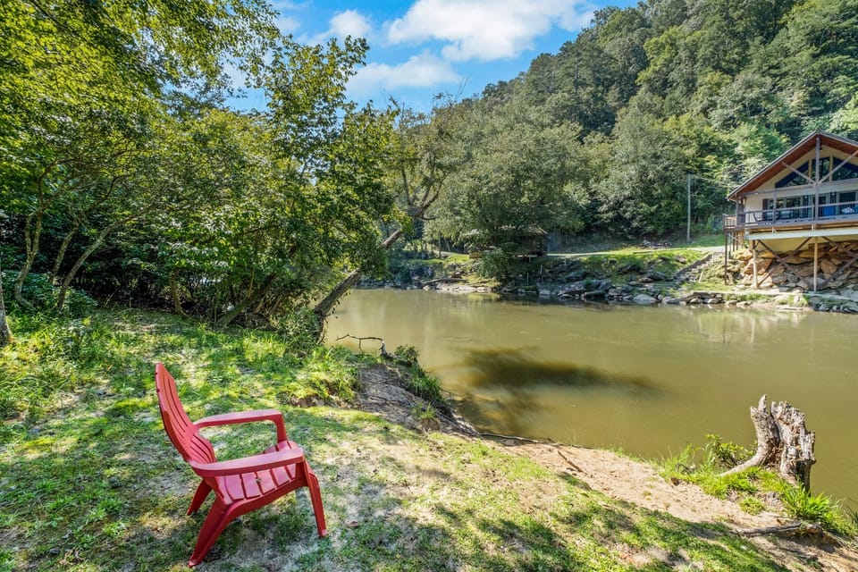 Experience the peacefulness and relaxation sitting by this riverbank in the Georgia Mountains. Enjoy the gentle breeze and listen to the soothing flow of the water. 