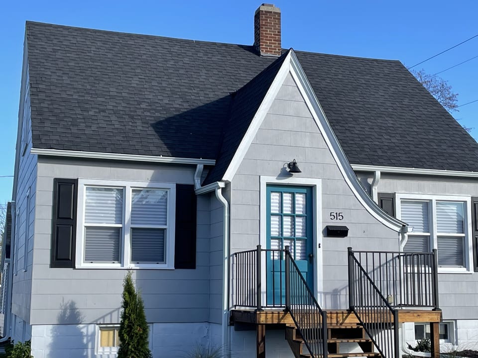 Near Denny's market and Perry Park.