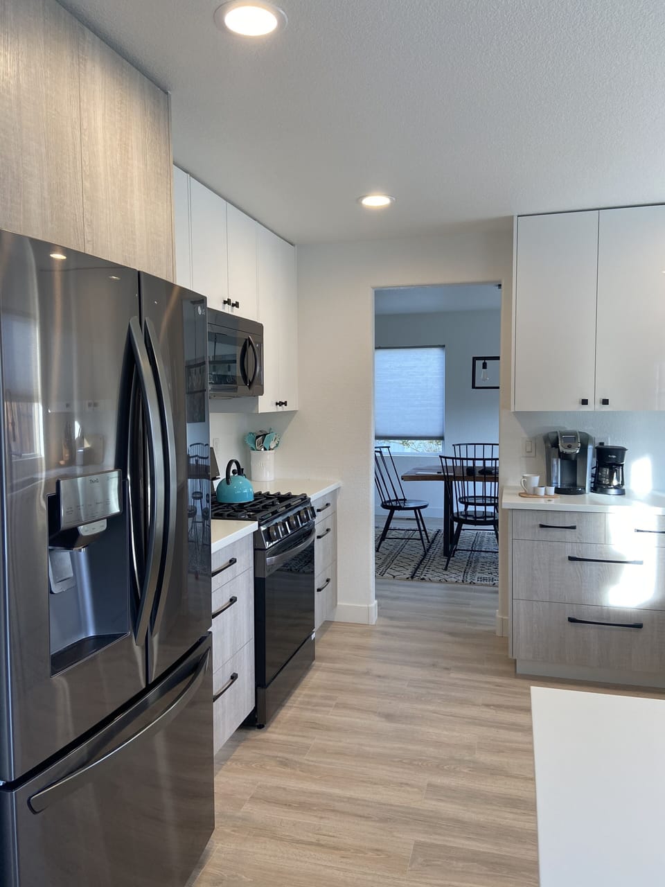 This fridge will not disappoint you , it makes round Ice balls 🧊