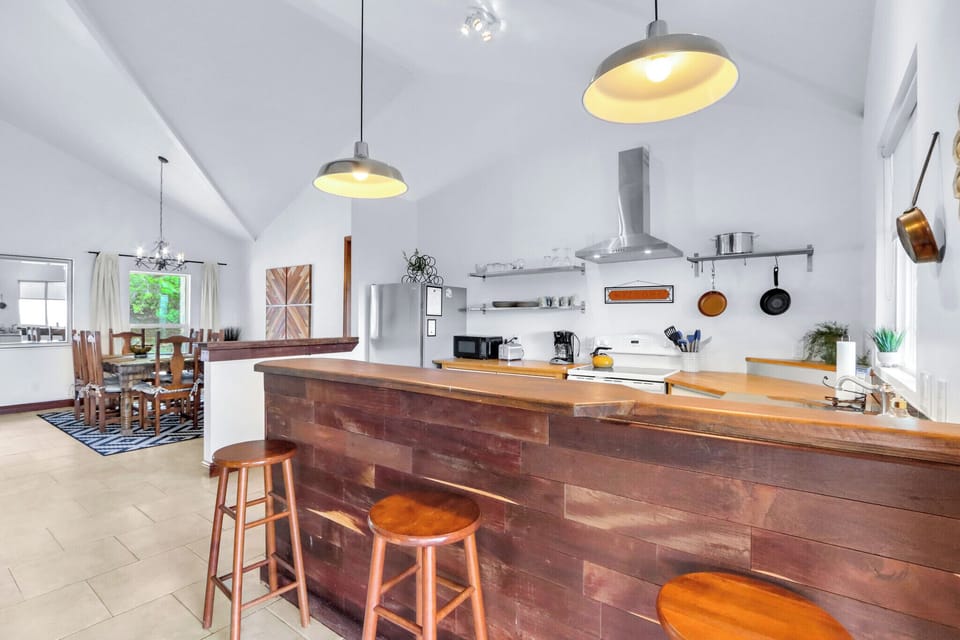Additional seating at the breakfast bar