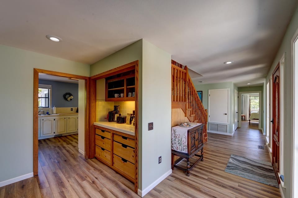 Entry Hall and Breakfast Bar / Kitchen