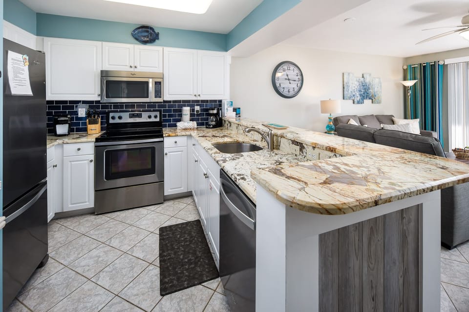 Kitchen - Fully equipped kitchen with stainless steel appliances and beautiful counter tops