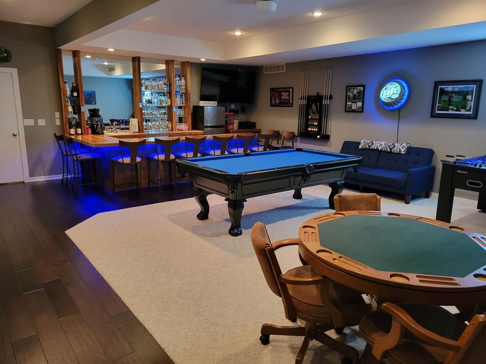 Game Room w/ 65" TV - Lower Level