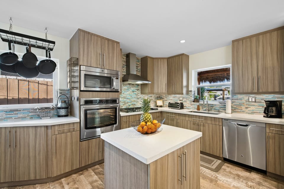 Updated, Fully-equipped chef's kitchen to prepare group meals