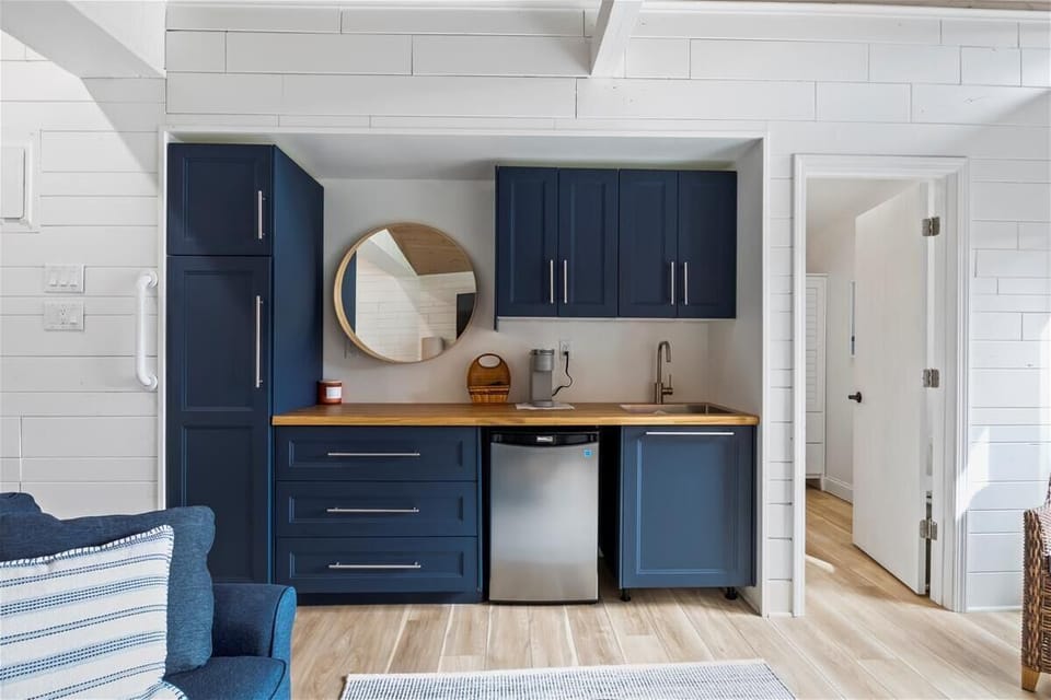Kitchenette: sink, refrigerator, mini fridge