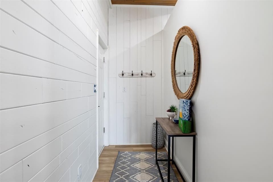 Entry to guest apartment