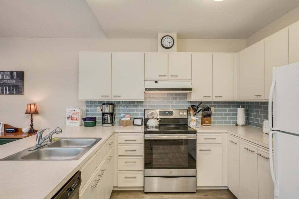 The kitchen has all the necessary amenities.
