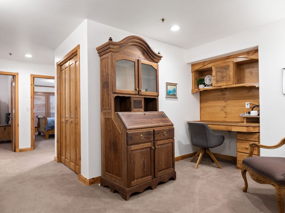 Office space for making business calls or quickly wiping out the to-do list from the office before hitting the slopes or taking a scenic hike.