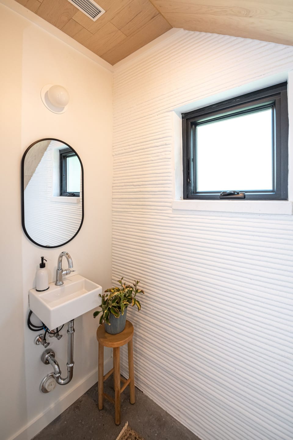 Powder room 1st floor