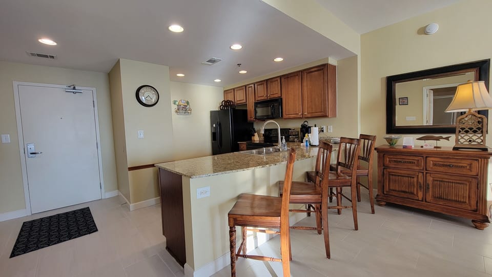 Kitchen with Breakfast Bar