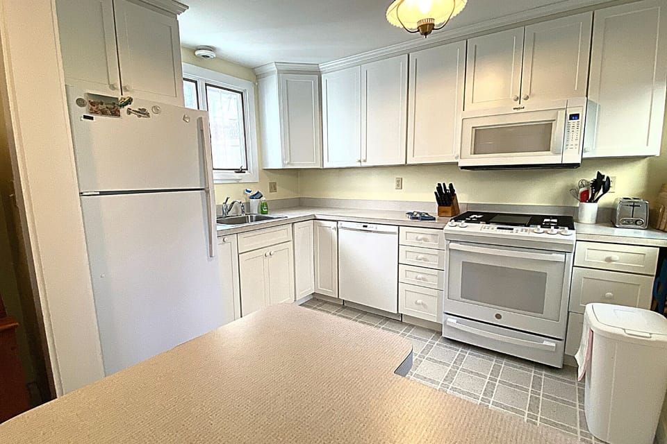 Dine in for Breakfast in the full kitchen