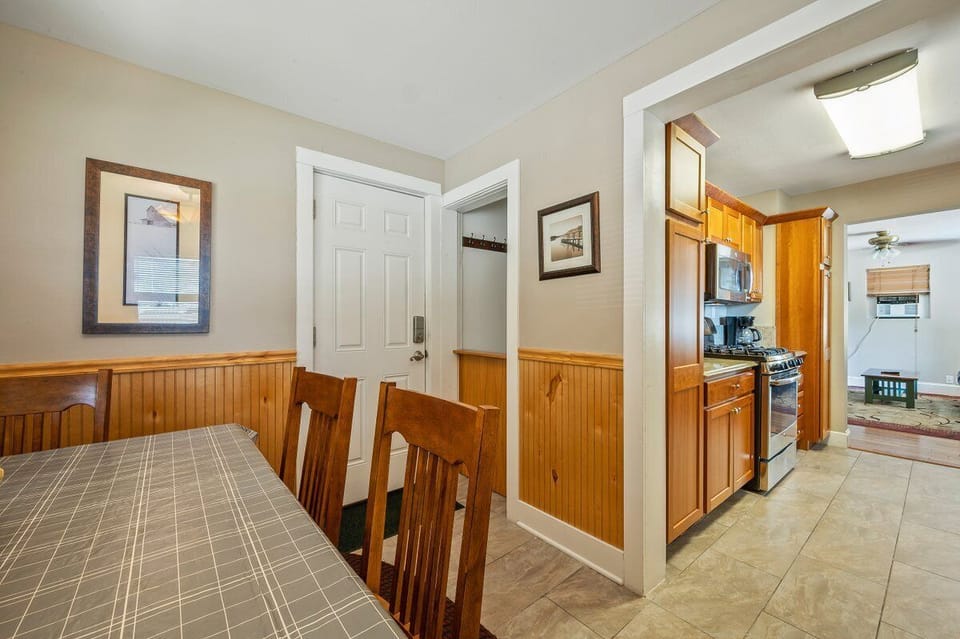 Dining Area - Dining area