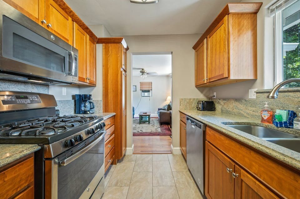 Full Kitchen - Full kitchen with coffee maker, dishwasher, stove/oven, and microwave