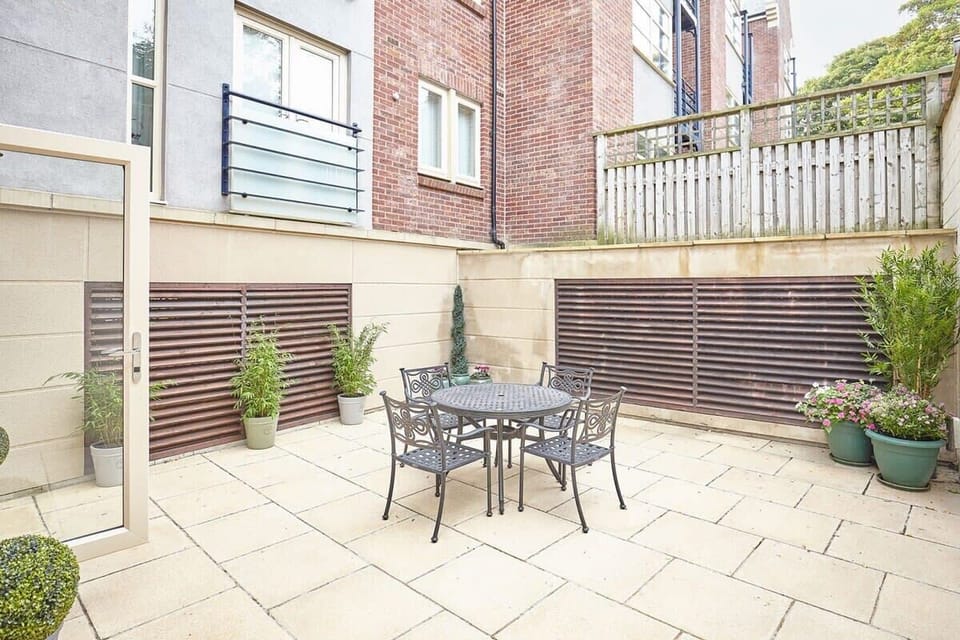 Turnstones Apartment, Whitby - Host & Stay