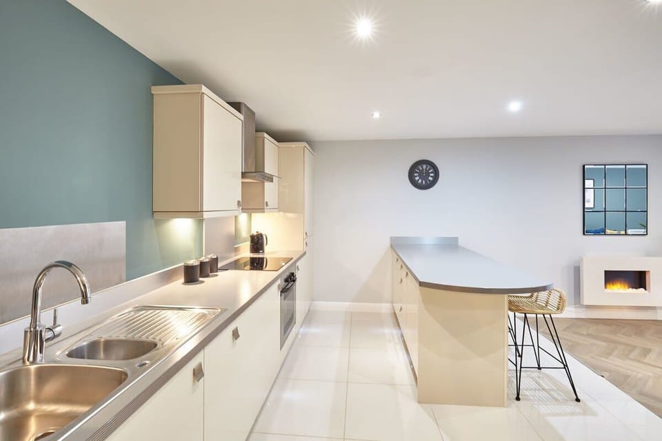 Turnstones Apartment, Whitby - Host & Stay