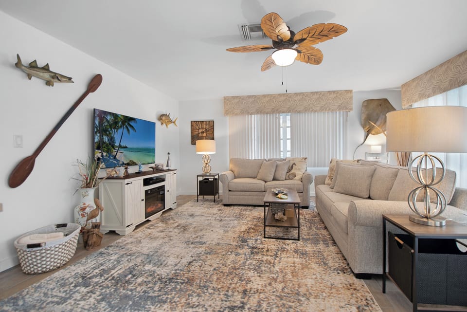 Living Room Pic#3