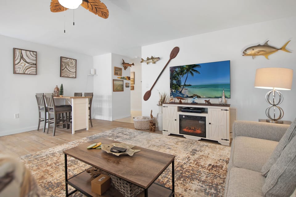 Living Room Pic#4 with high top table for 4 people