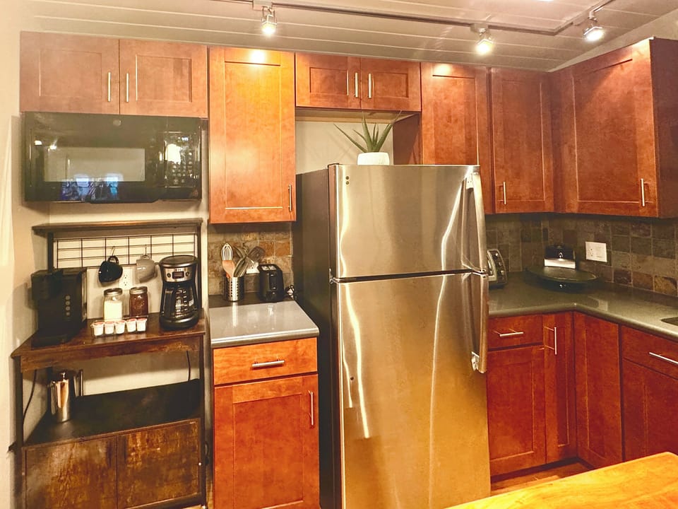 Kitchenette is nicely accessorzed