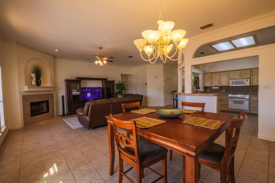 Large open concept living with full kitchen, nook and family room with fireplace