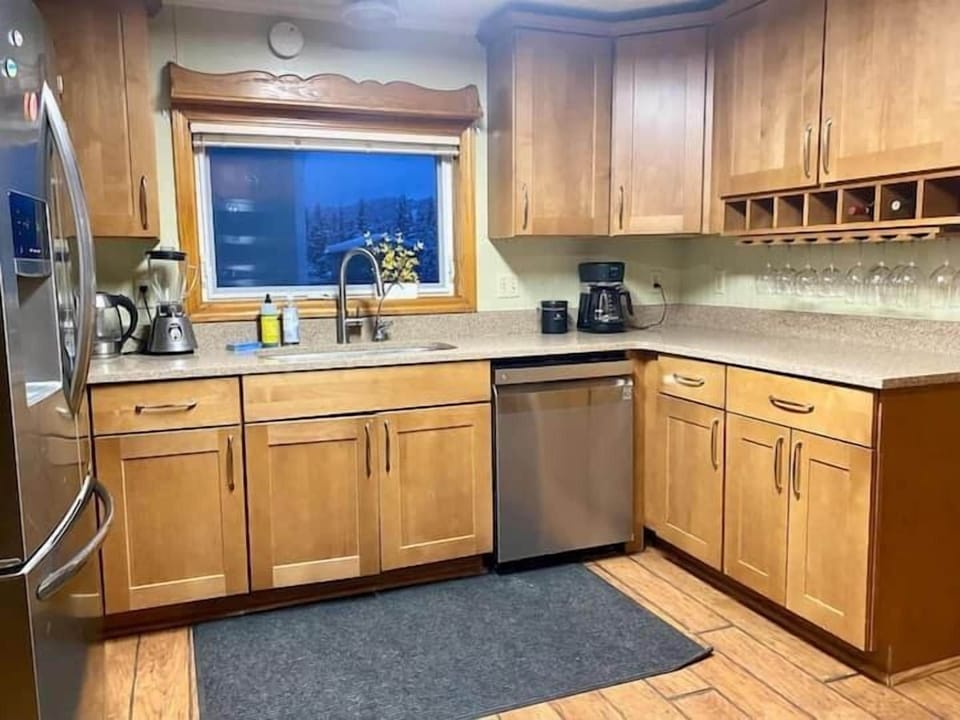 (20) ample counter space to cook up the best meals