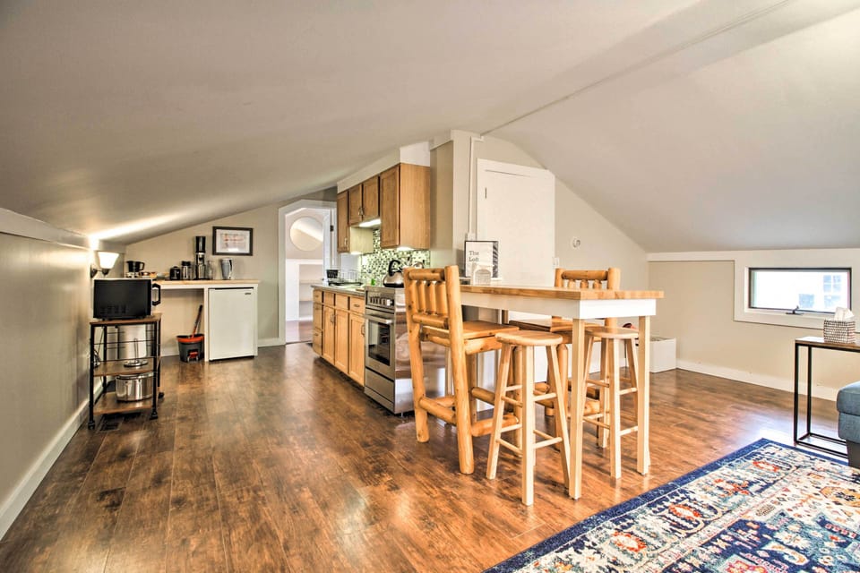 Wallingford Vacation Rental | 1BR | 1BA | 600 Sq Ft | Stairs Required for Access