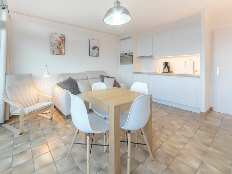 Furniture, Table, Chair, Wood, Architecture, Interior Design, Flooring, Couch, Floor