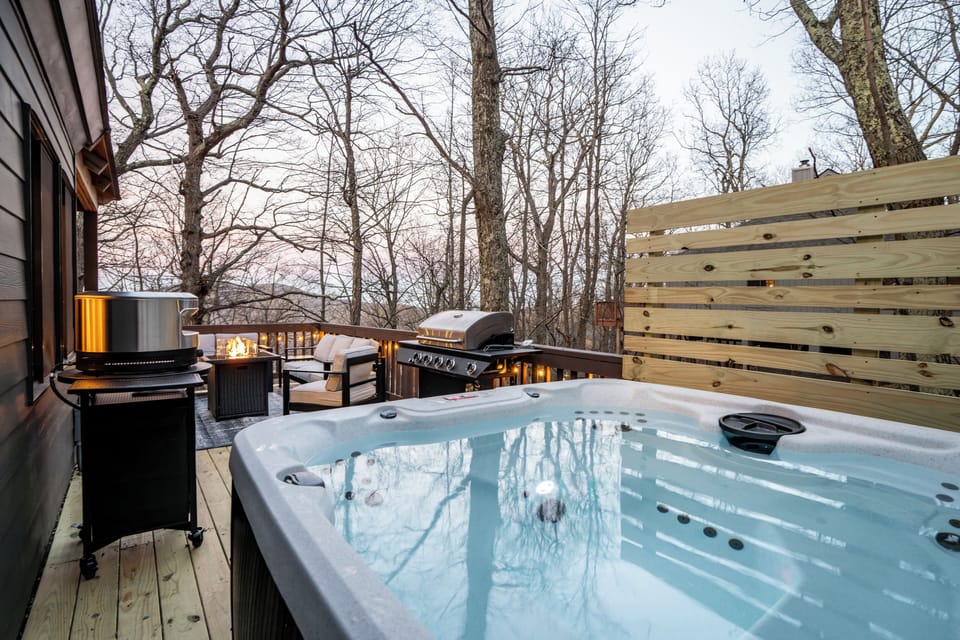 Brand new hot tub seats 7 under the stars