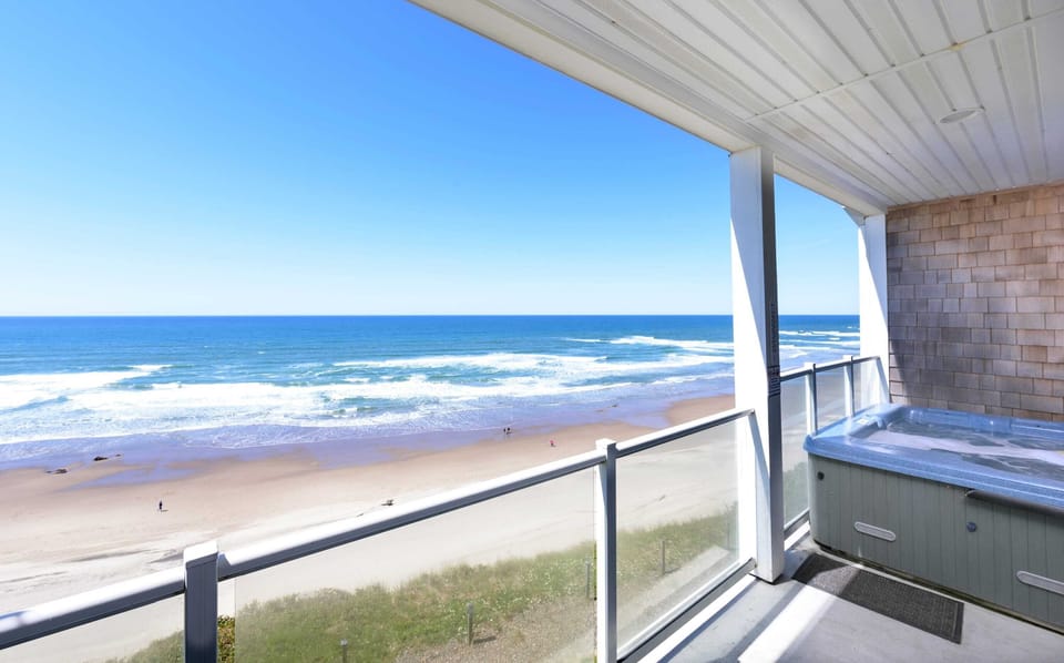 Beacon Heights, Hot Tub on Private Balcony