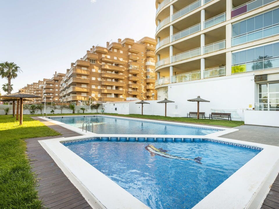 Daytime, Apartment, City, Condominium, Shade, Balcony, Hotel, Swimming Pool