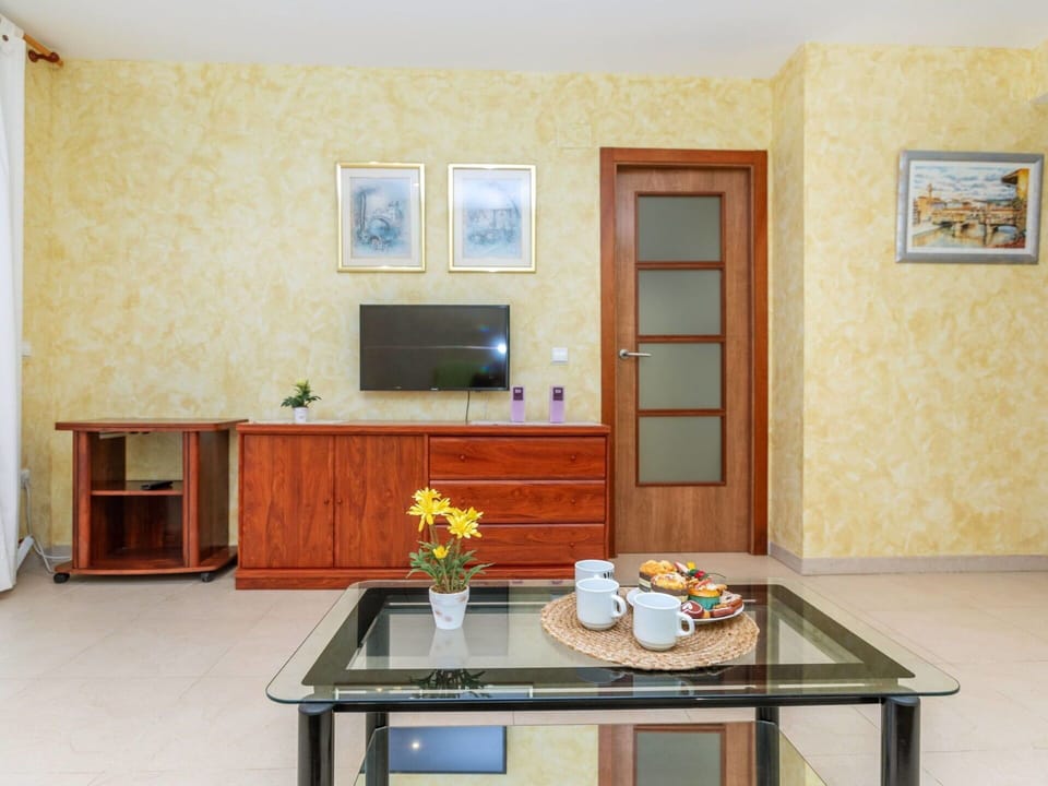 Furniture, Wood, Interior Design, Flooring, Floor, Table, Flowerpot, Room, Picture Frame, Houseplant