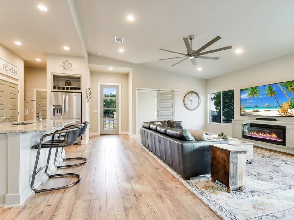 Open floor plan great for entertaining.