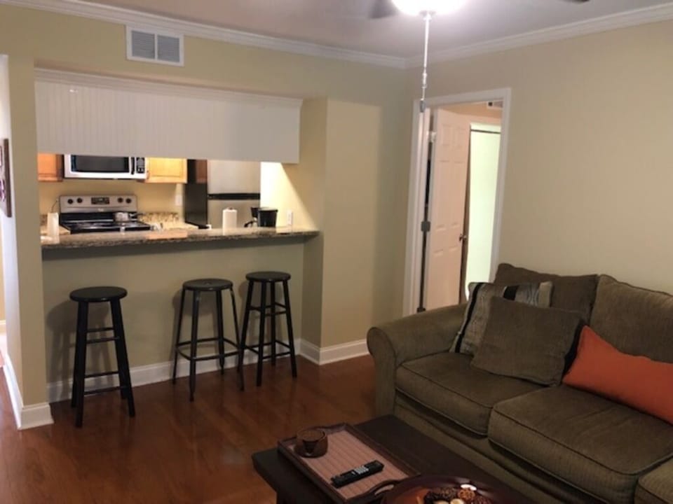 Eat In Bar in Kitchen/living area