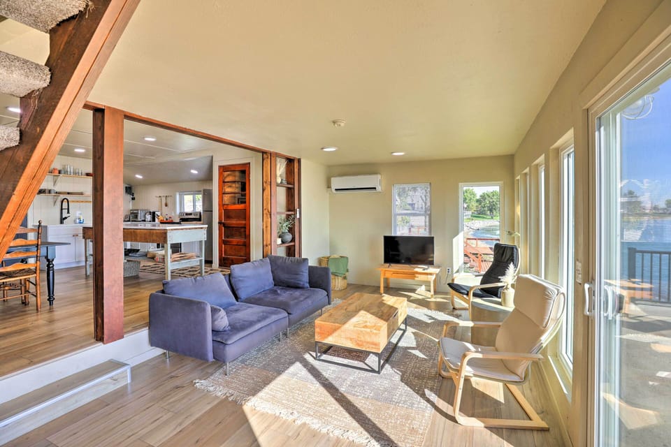 Living Room | Main Level