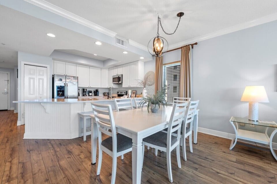 7 San Carlos 801 Dining Area
