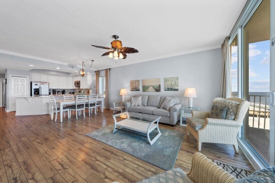 3 San Carlos 801 Living Room