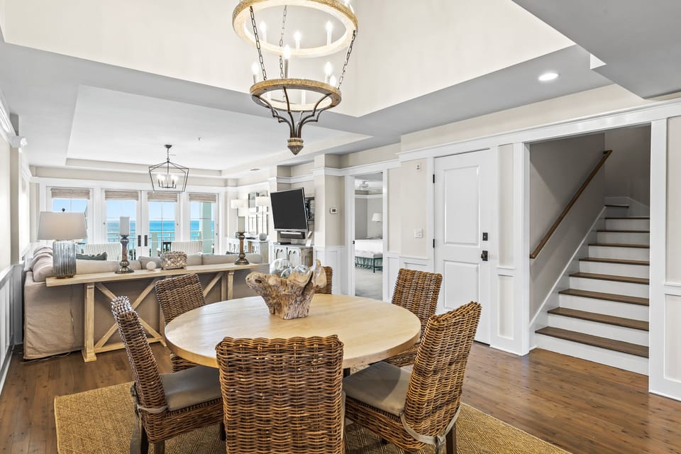 First Floor: Dining Area