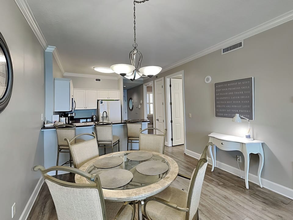 Dining Area - Table and Bar Seating