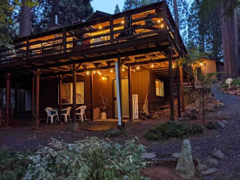 Your own private entrance and outdoor dining!