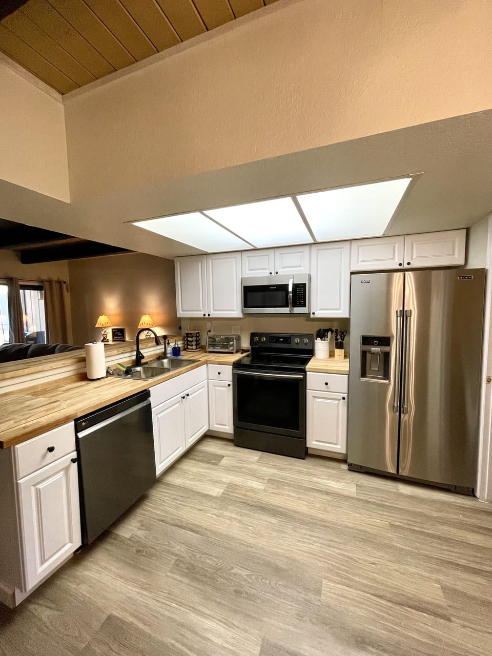 Fully updated kitchen.