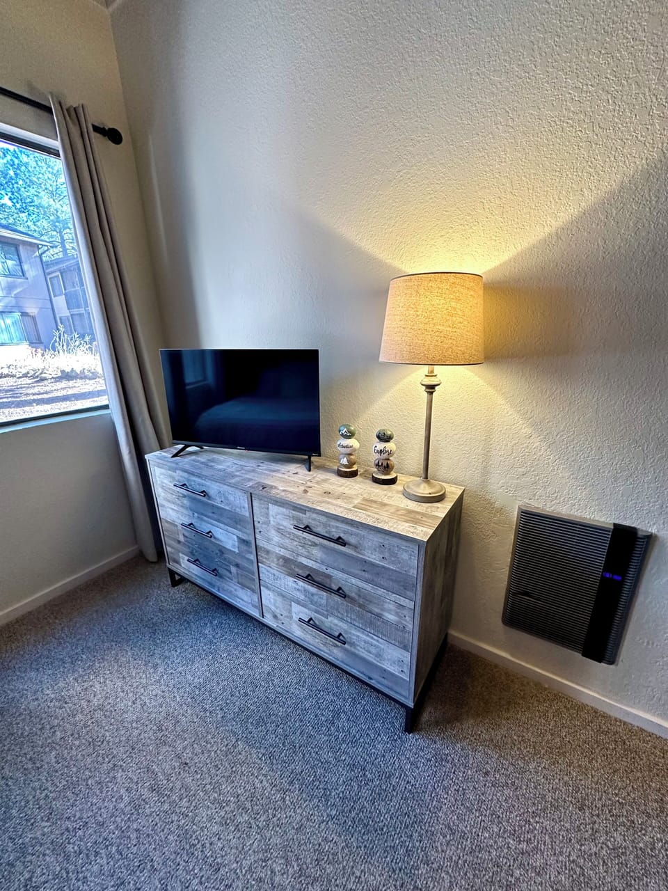 Front room with 2 queen beds and Smart TV.