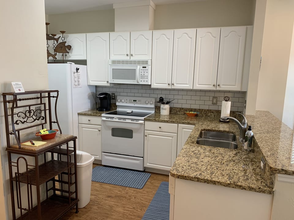 Fully Furnished Kitchen. 