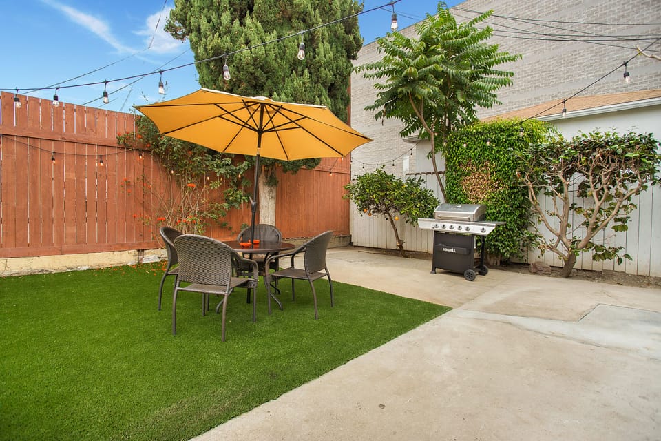 Shared yard with other tenants